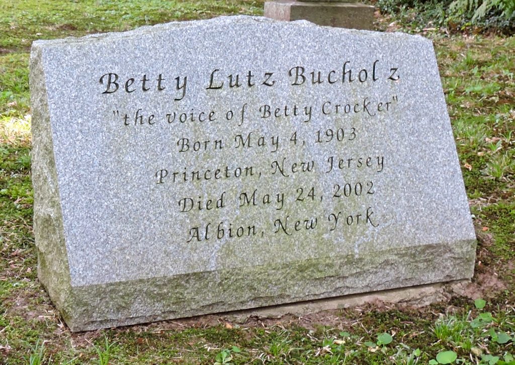 BettyLutzBucholz-Tombstone